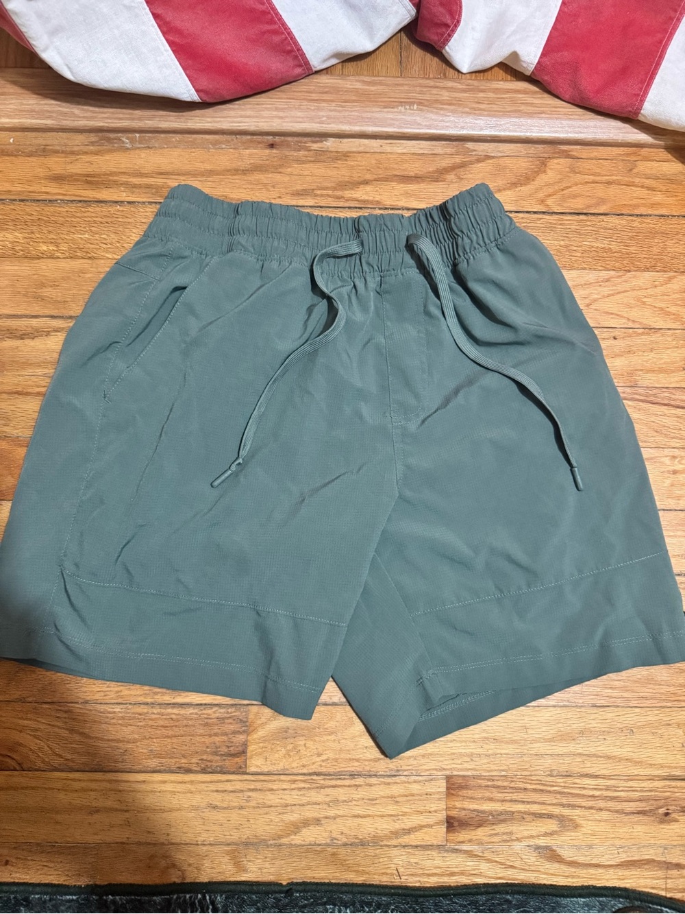 Avalanche Men's Drawstring Athletic Shorts in Olive Green